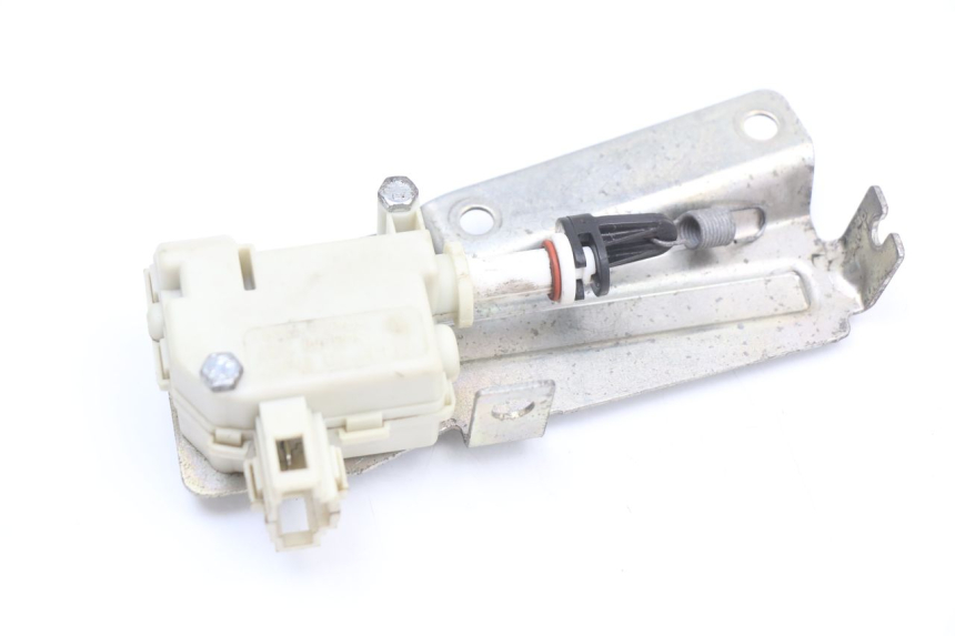 photo de SILNIK OTWIERANIA KUFERKA PIAGGIO X10 125 (2012 - 2017) - Szczegół części