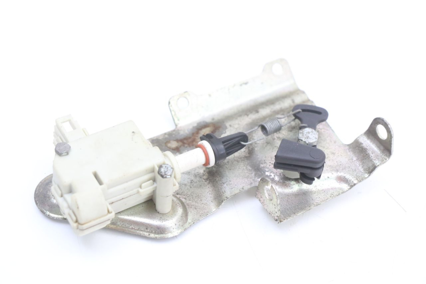 photo de SILNIK OTWIERANIA KUFERKA PIAGGIO X10 125 (2012 - 2017) - Zoom stanu zużycia