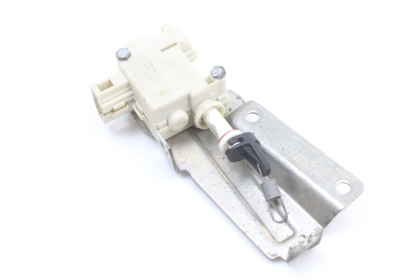 photo de SILNIK OTWIERANIA KUFERKA PIAGGIO X10 125 (2012 - 2017) - Widok ogólny