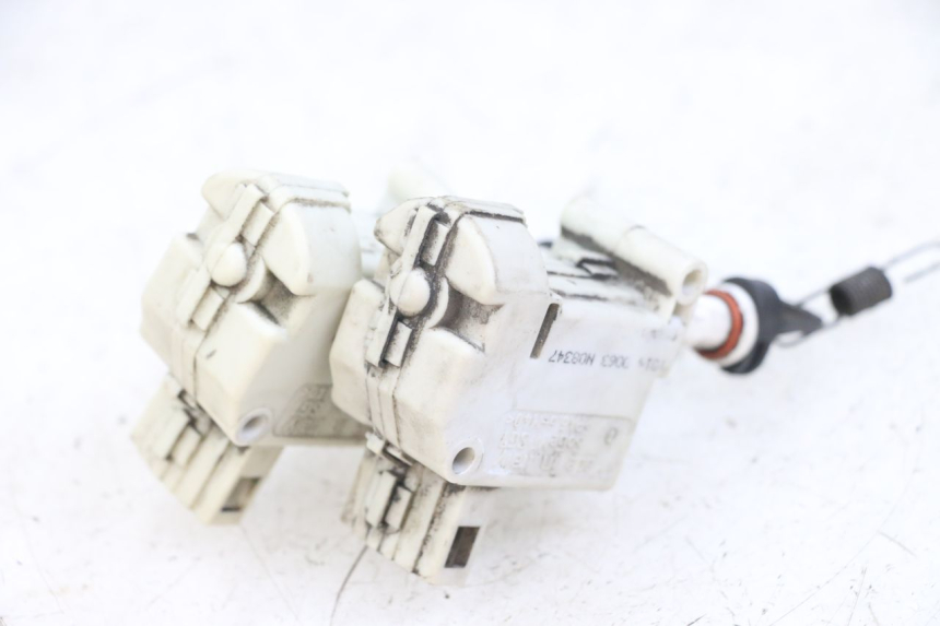 photo de SILNIK OTWIERANIA KUFERKA PIAGGIO X10 125 (2012 - 2017) - Szczegół części