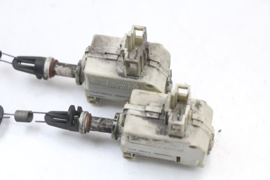 photo de SILNIK OTWIERANIA KUFERKA PIAGGIO X8 125 (2004 - 2007) - Inny kąt widzenia