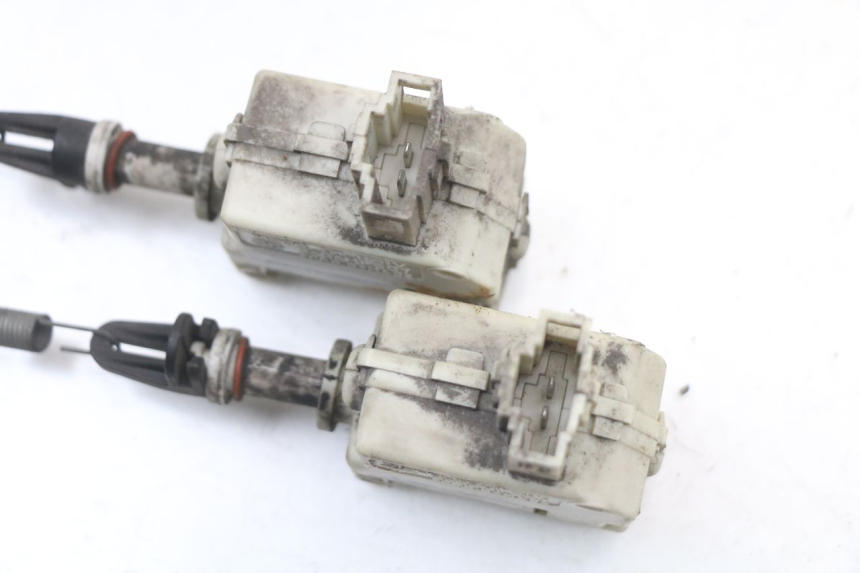 photo de SILNIK OTWIERANIA KUFERKA PIAGGIO X8 125 (2004 - 2007) - Zbliżenie techniczne