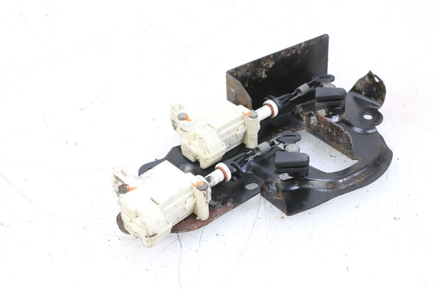 photo de SILNIK OTWIERANIA KUFERKA PIAGGIO X8 125 (2004 - 2007) - Zbliżenie techniczne