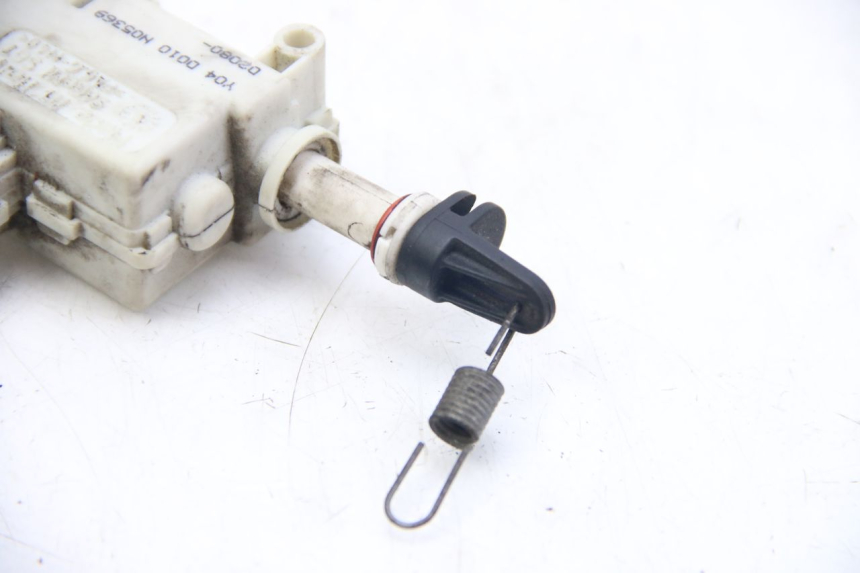 photo de SILNIK OTWIERANIA KUFERKA PIAGGIO X9 EVOLUTION 125 (2003 - 2007) - Inny kąt widzenia