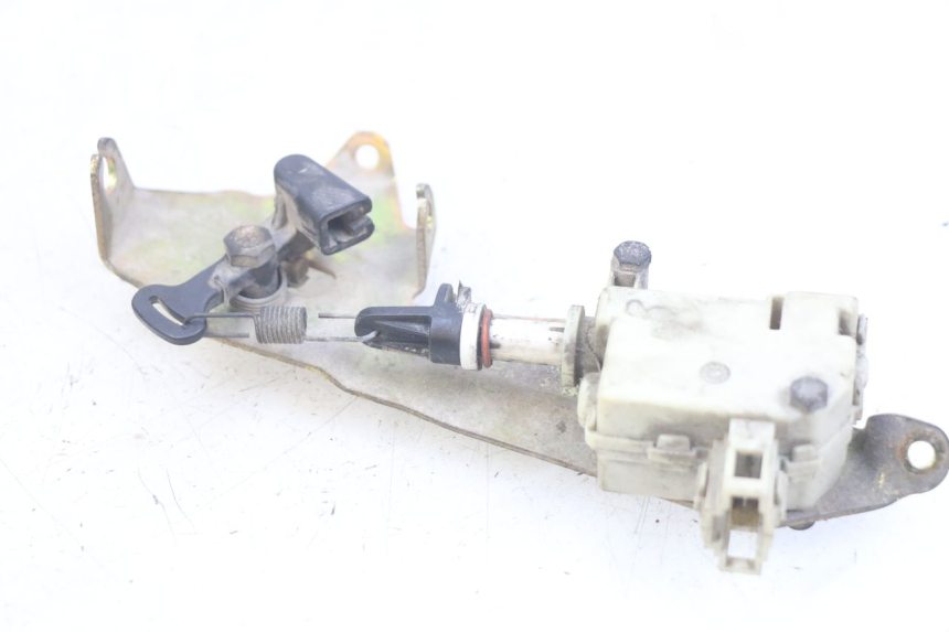 photo de SILNIK OTWIERANIA KUFERKA PIAGGIO X9 EVOLUTION 125 (2003 - 2007) - Inny kąt widzenia