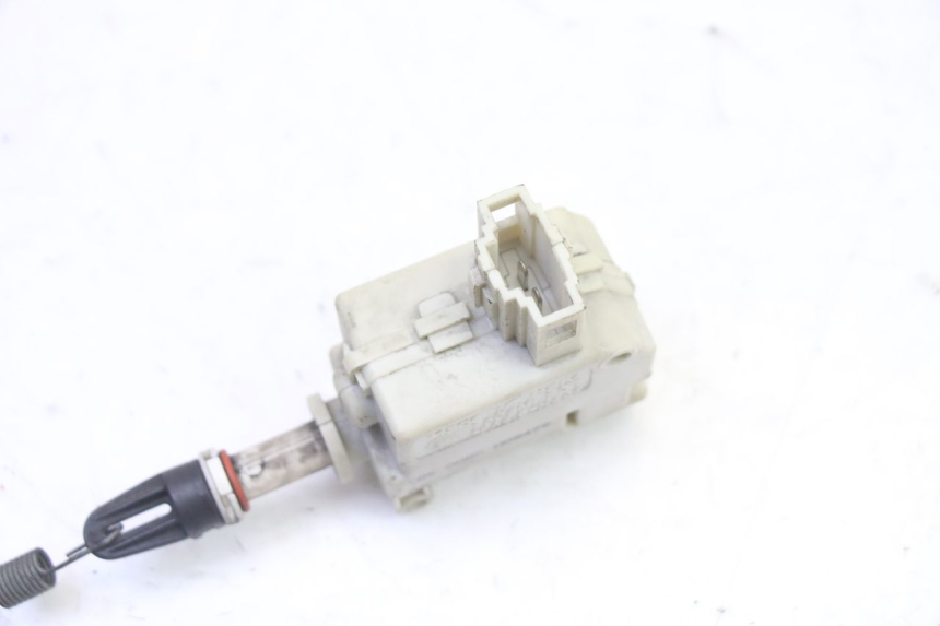 photo de SILNIK OTWIERANIA KUFERKA PIAGGIO X9 EVOLUTION 125 (2003 - 2007) - Szczegół części