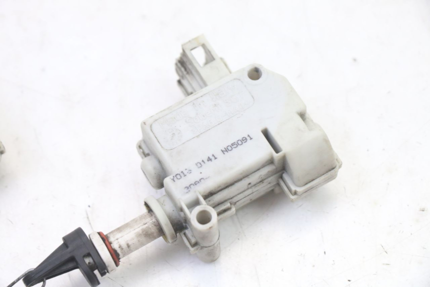 photo de SILNIK OTWIERANIA KUFERKA PIAGGIO XEVO - X EVO 125 (2007 - 2017) - Zoom stanu zużycia