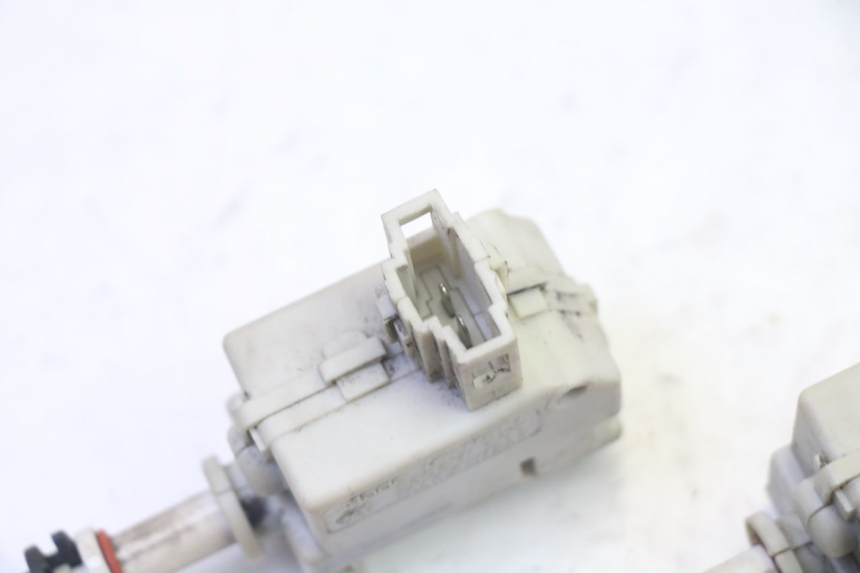 photo de SILNIK OTWIERANIA KUFERKA PIAGGIO XEVO - X EVO 125 (2007 - 2017) - Zoom stanu zużycia