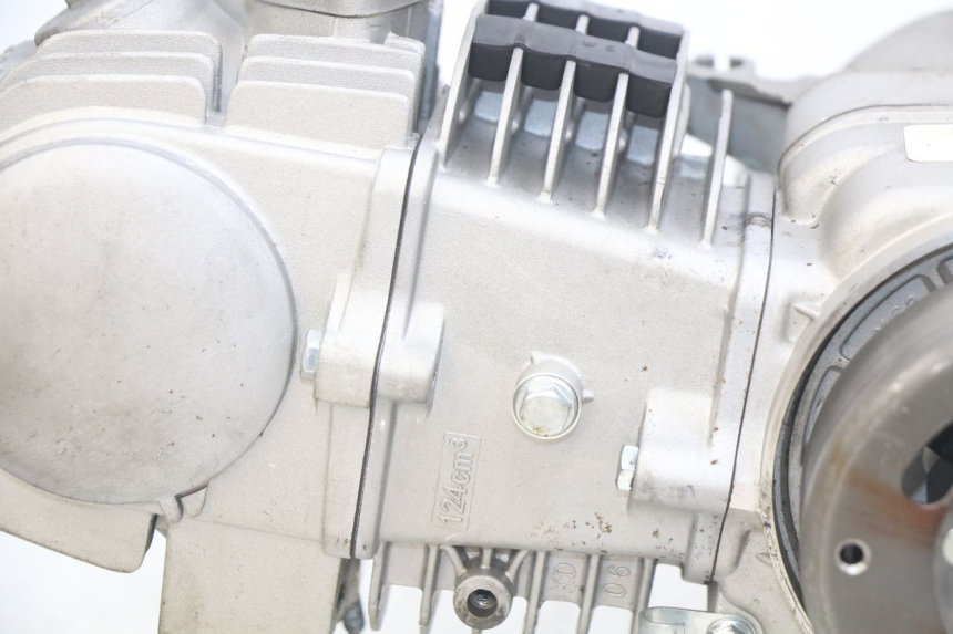 photo de SILNIK YCF R-START 125 - Zbliżenie komponentów