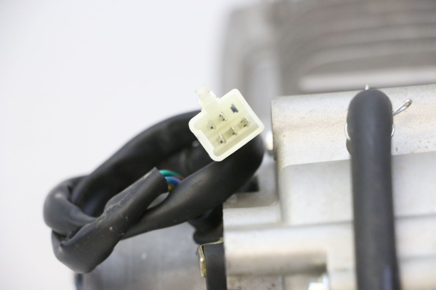 photo de SILNIK APOLLO RFZ 125 - Widok z bliska