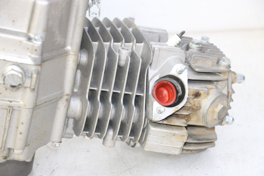 photo de SILNIK APOLLO RFZ 125 - Inny kąt widzenia