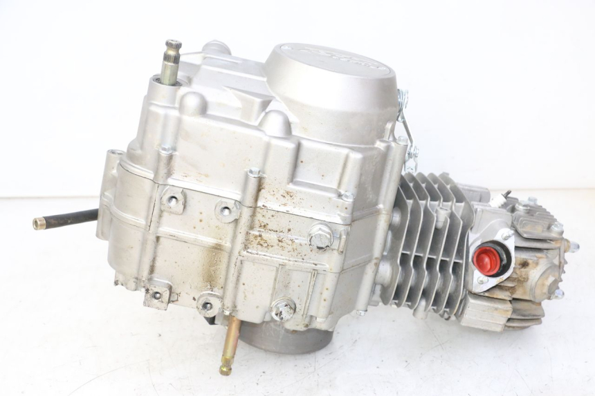 photo de SILNIK APOLLO RFZ 125 - Zbliżenie techniczne