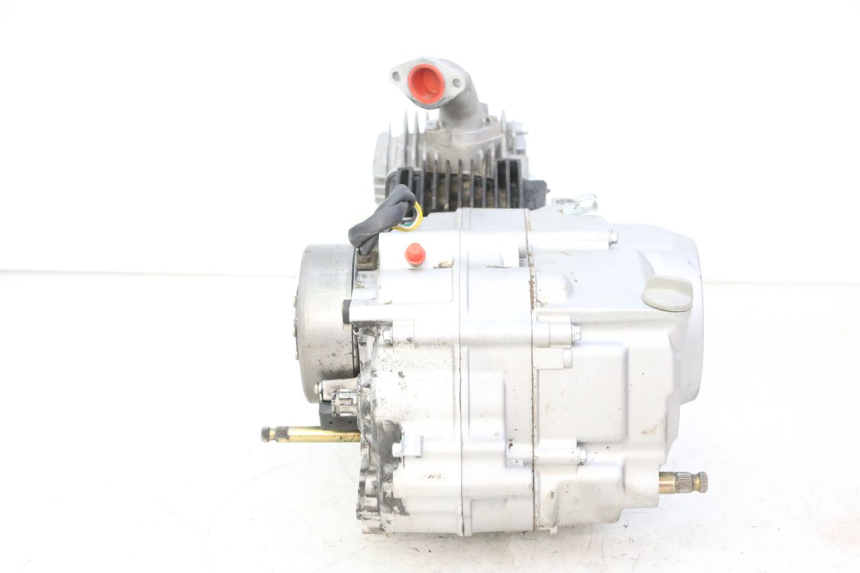 photo de SILNIK APOLLO RFZ 125 - Widok z bliska