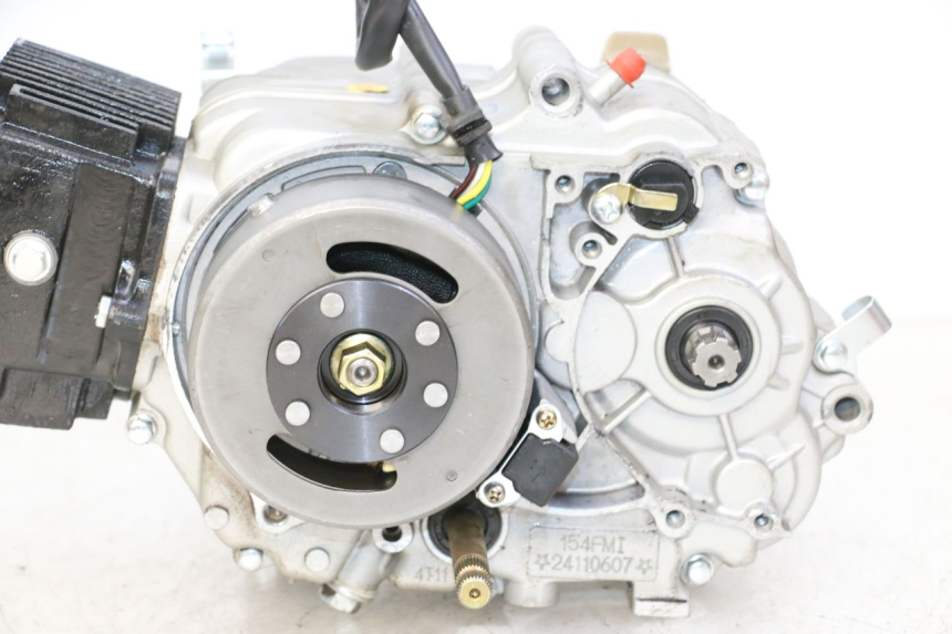 photo de SILNIK APOLLO RFZ 125 - Struktura - zbliżenie