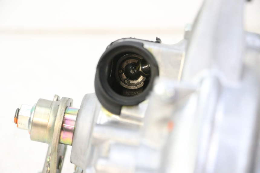 photo de SILNIK ROLL LOCK PIAGGIO MP3 HPE 310 (2024 - 2025) - Zbliżenie komponentów