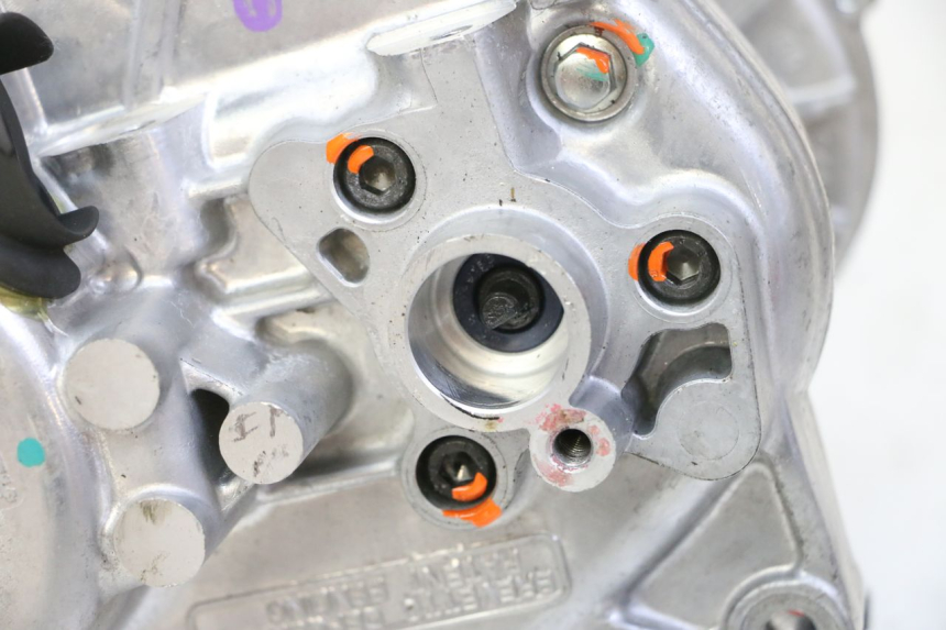 photo de SILNIK ROLL LOCK PIAGGIO MP3 HPE 310 (2024 - 2025) - Struktura - zbliżenie