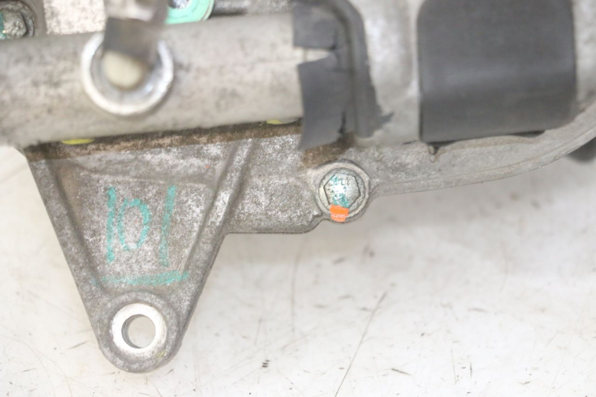 photo de SILNIK ROLL LOCK PIAGGIO MP3 LT 300 (2010 - 2016) - Widok z bliska