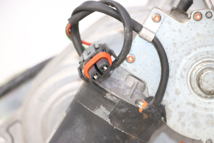 photo de SILNIK ROLL LOCK PIAGGIO MP3 LT 300 (2010 - 2016) - Szczegóły charakterystyczne