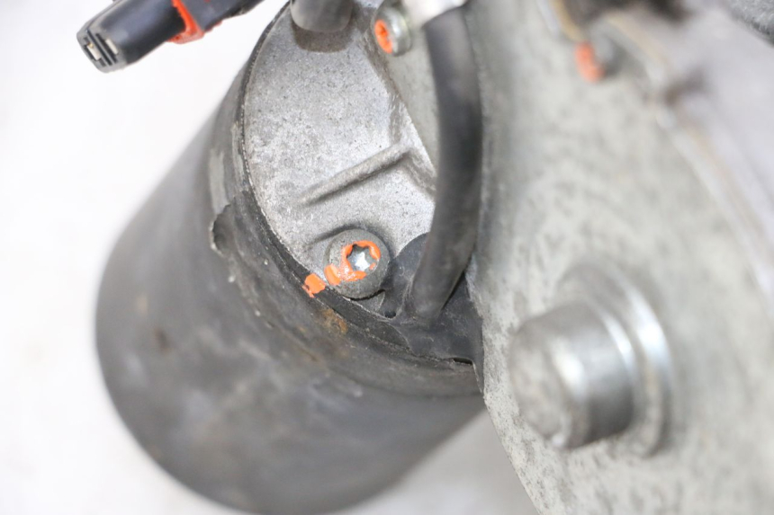 photo de SILNIK ROLL LOCK PIAGGIO MP3 LT 300 (2010 - 2016) - Widok z bliska