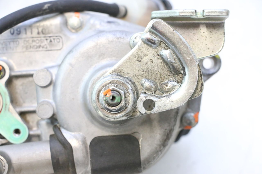 photo de SILNIK ROLL LOCK PIAGGIO MP3 LT 300 (2010 - 2016) - Widok z bliska