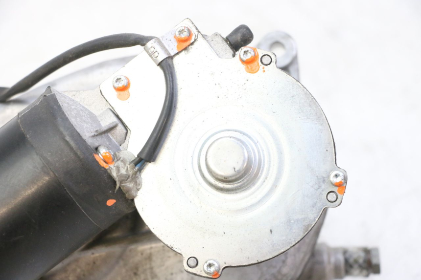 photo de SILNIK ROLL LOCK PIAGGIO MP3 125 (2006 - 2014) - Zbliżenie komponentów