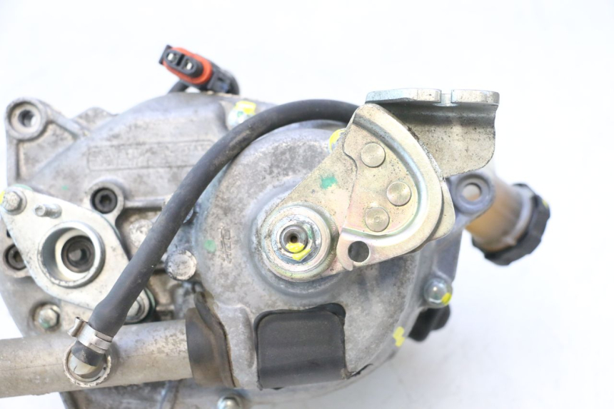 photo de SILNIK ROLL LOCK PIAGGIO MP3 500 (2016 - 2018) - Zbliżenie komponentów