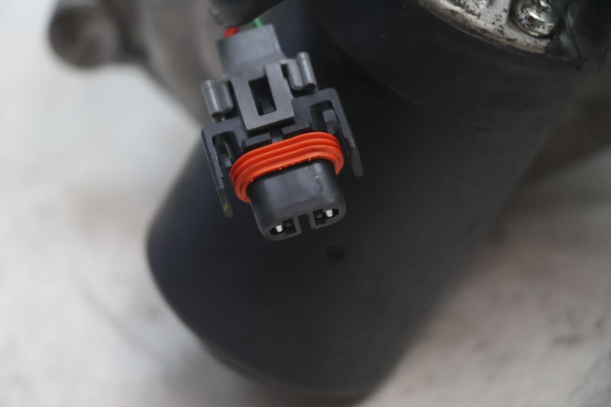 photo de SILNIK ROLL LOCK PIAGGIO MP3 125 (2006 - 2014) - Widok ogólny