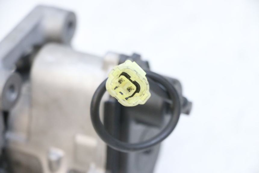 photo de SILNIK ROLL LOCK YAMAHA TRICITY 300 (2020 - 2024) - Inny kąt widzenia