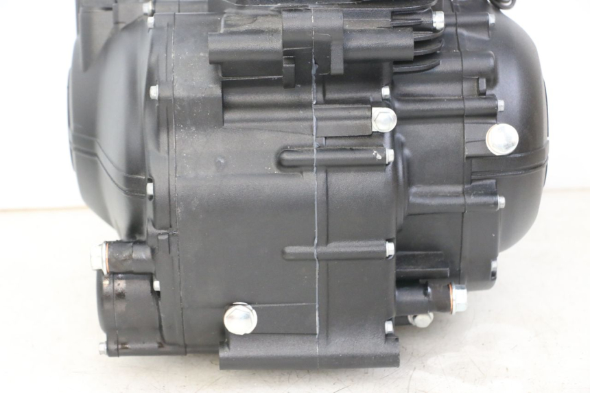 photo de SILNIK ROYAL ENFIELD SCRAM 411 (2022 - 2024) - Szczegóły charakterystyczne