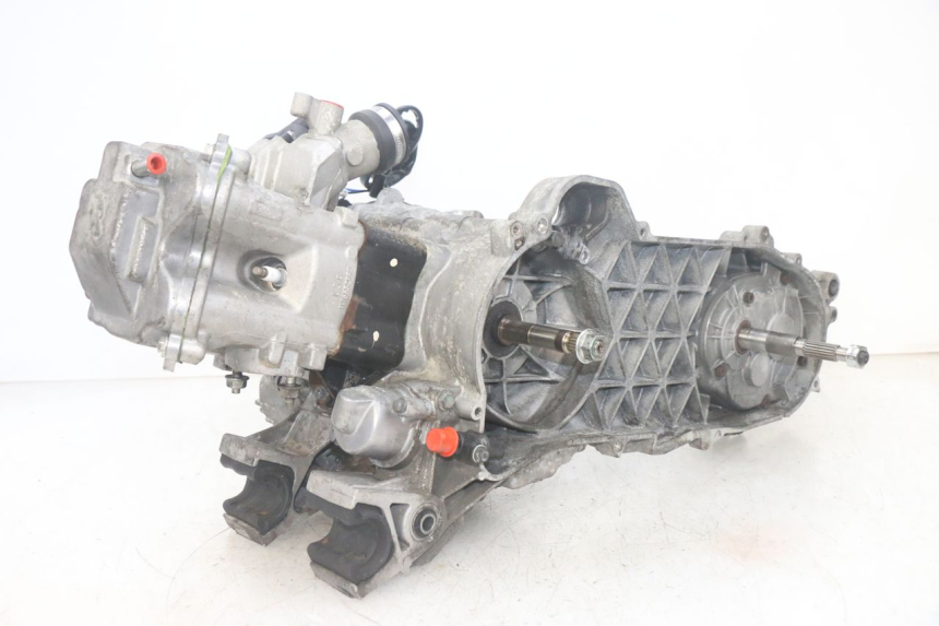 photo de SILNIK PEUGEOT SATELIS 125 (2013 - 2018) - Struktura - zbliżenie