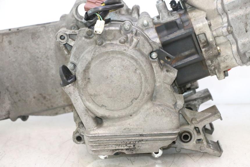photo de SILNIK PEUGEOT SATELIS 125 (2013 - 2018) - Alternatywny kąt