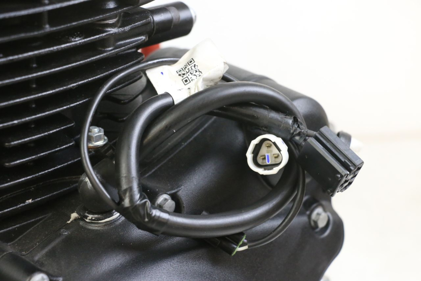 photo de SILNIK ROYAL ENFIELD SCRAM 411 (2022 - 2024) - Inny kąt widzenia