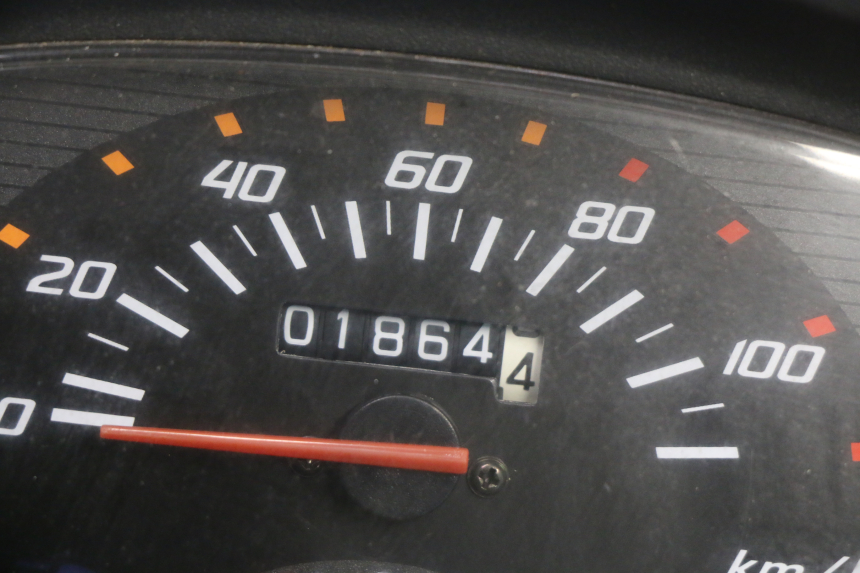 photo de SILNIK HONDA SCV LEAD 100 (2003 - 2007) - Struktura - zbliżenie