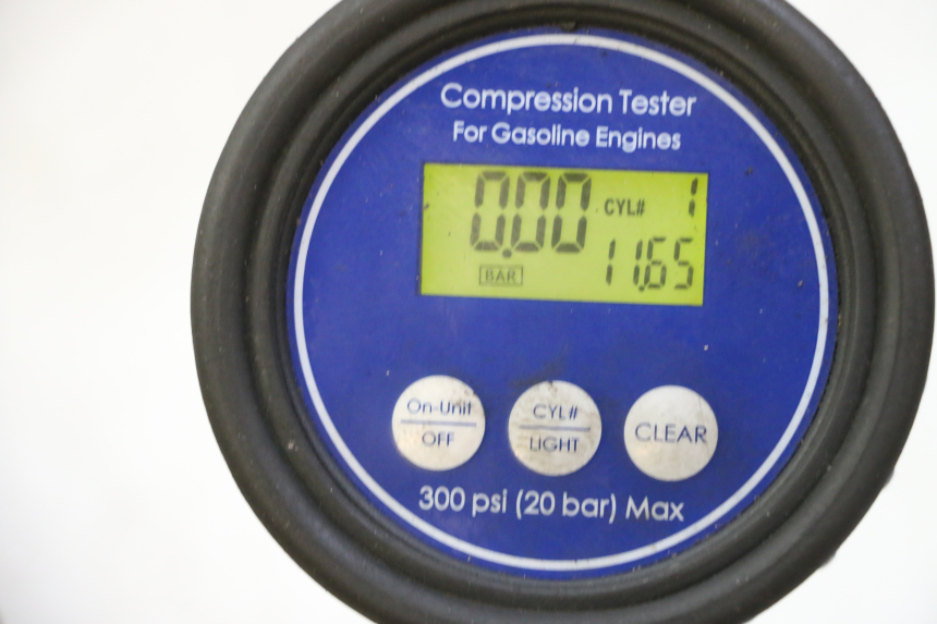 photo de SILNIK TRIUMPH SPRINT 900 (1995 - 1998) - Zoom stanu zużycia