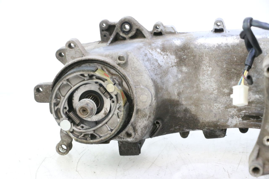 photo de SILNIK PEUGEOT STREETZONE NAKED 2T 50 (2014 - 2018) - Alternatywny kąt