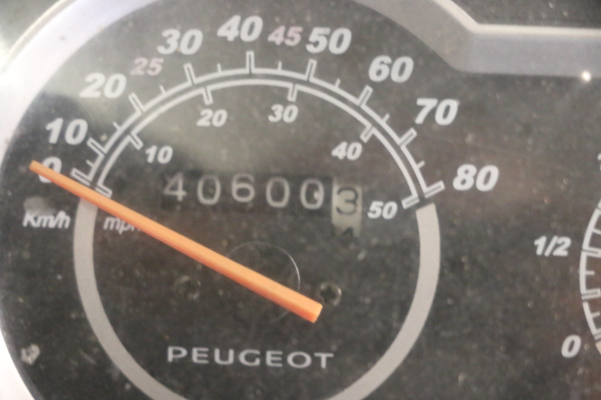 photo de SILNIK PEUGEOT TWEET 4T 50 (2014 - 2019) - Zbliżenie techniczne