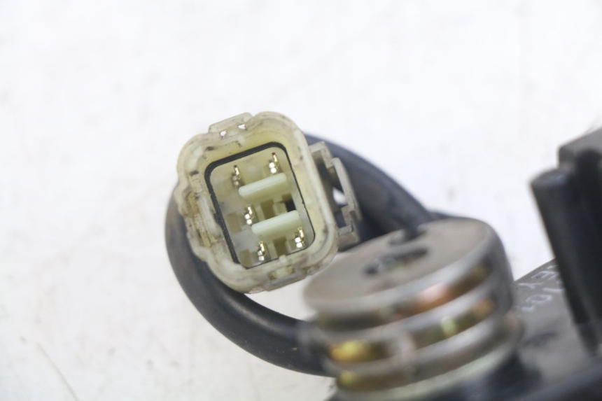 photo de SILNIK ZAWÓR WYDECHOWY HONDA FES PANTHEON 2T 125 (1998 - 2002) - Zbliżenie techniczne