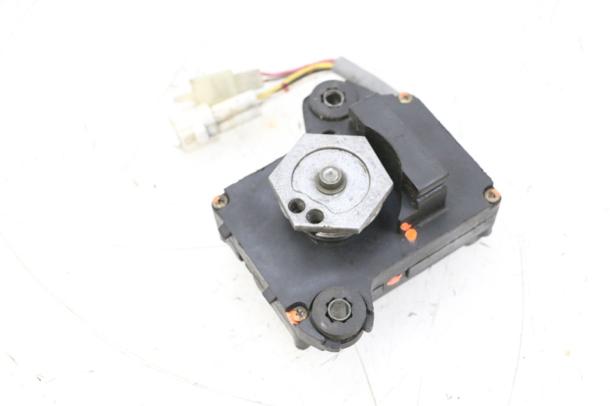 photo de SILNIK ZAWÓR WYDECHOWY SUZUKI GSXR GSX-R 1000 (2003 - 2004) - Szczegół części