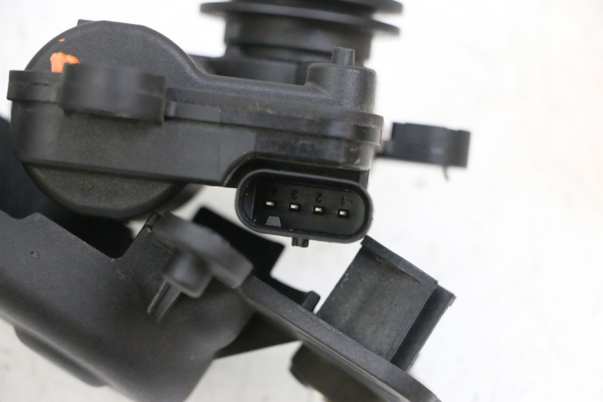 photo de SILNIK ZAWÓR WYDECHOWY BMW R GS 1250 (2021 - 2024) - Inny kąt widzenia