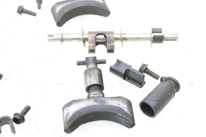 photo de SILNIK ZAWÓR WYDECHOWY YAMAHA WAVE RUNNER GP R 1200 (2000 - 2003) - Oznaczenia i referencje