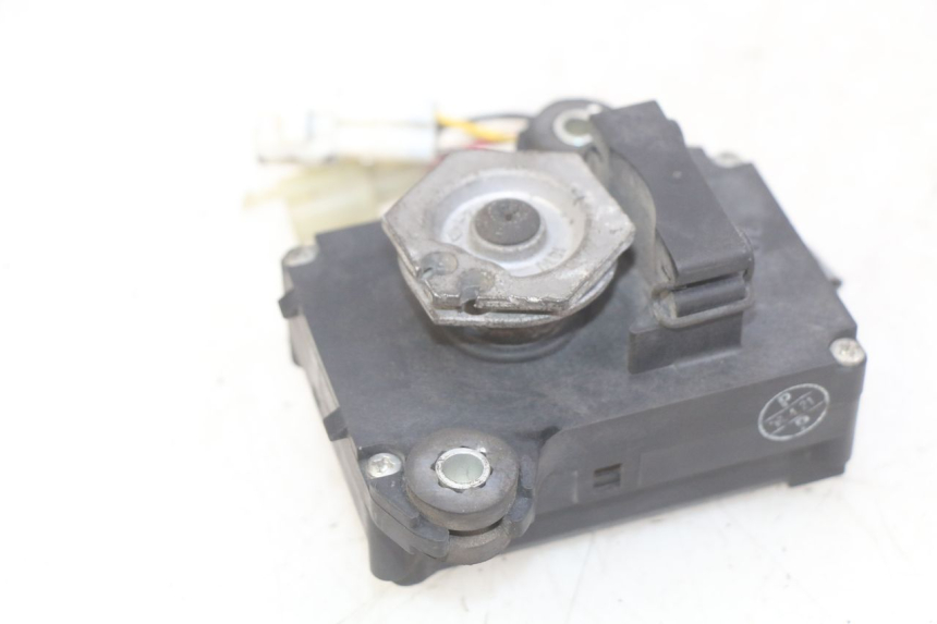 photo de SILNIK ZAWÓR WYDECHOWY KAWASAKI Z 750 (2007 - 2013) - Szczegół części