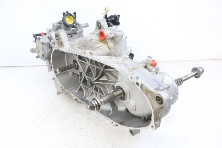 photo de SILNIK YAMAHA XMAX X-MAX 125 (2006 - 2009) - Stan powierzchni