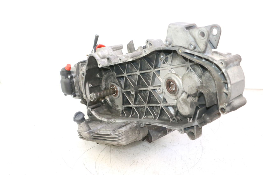 photo de SILNIK PIAGGIO X8 STREET 125 (2006 - 2007) - Zbliżenie techniczne