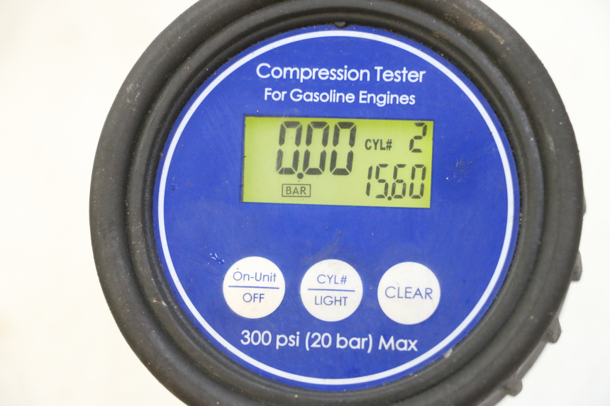 photo de SILNIK YAMAHA XJ6 ABS 600 (2008 - 2016) - Stan powierzchni