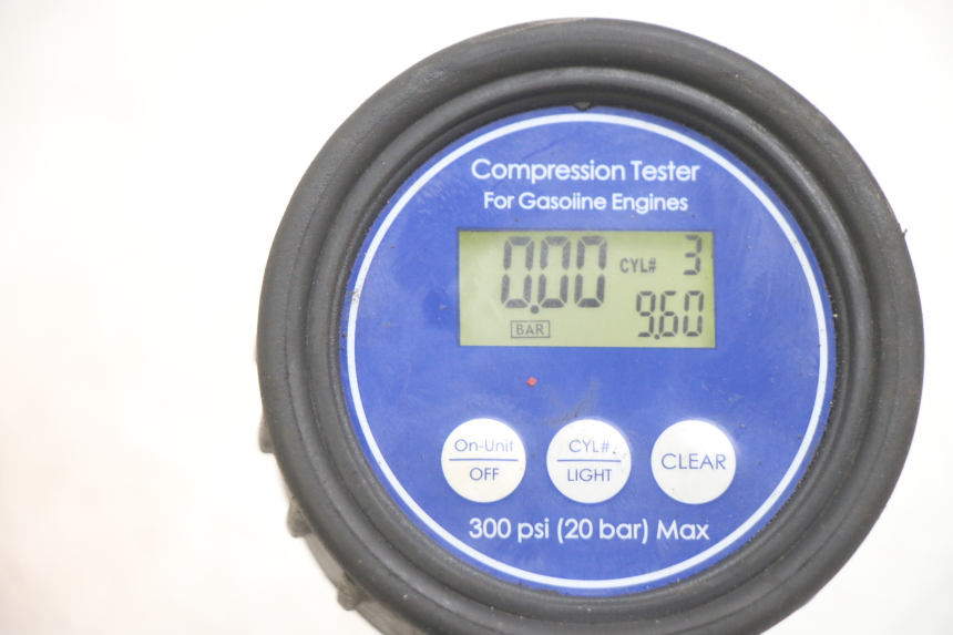 photo de SILNIK YAMAHA XJN DIVERSION 600 (2000 - 2003) - Zoom stanu zużycia