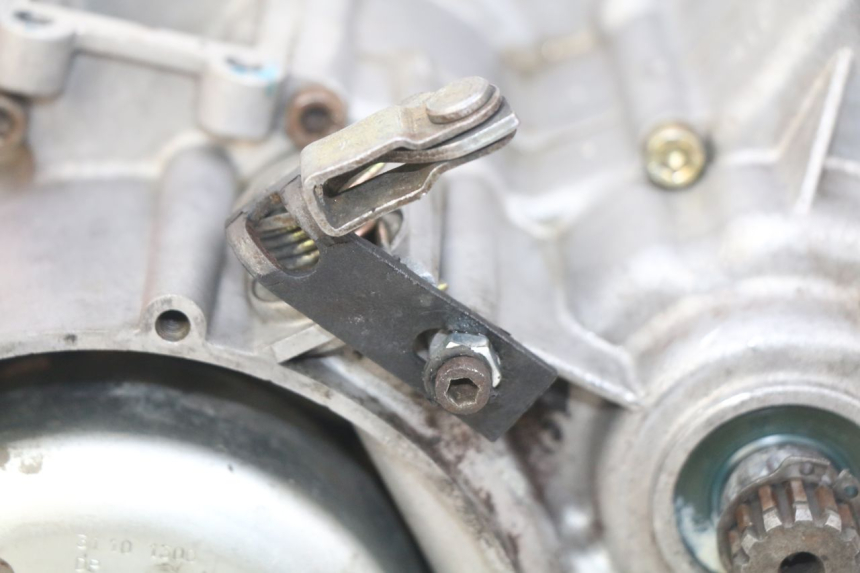 photo de SILNIK PEUGEOT XP6 50 (1997 - 2003) - Alternatywny kąt