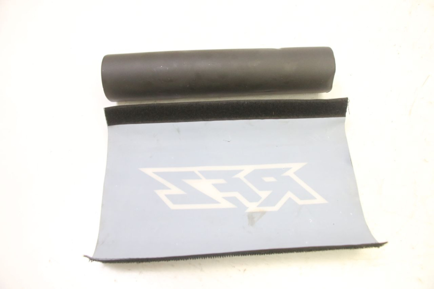 photo de GĄBKA NA KIEROWNICĘ APOLLO RFZ 125 - Inny kąt widzenia