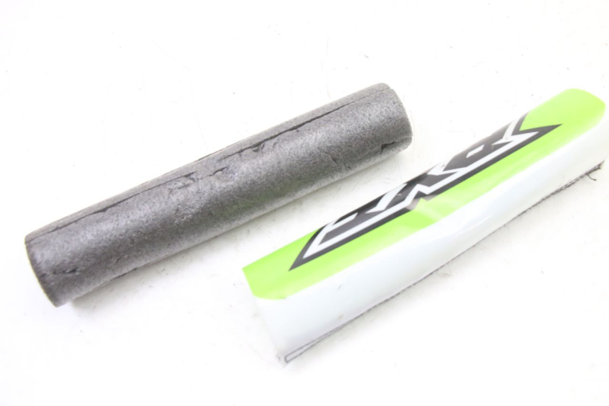 photo de GĄBKA NA KIEROWNICĘ APOLLO RXF 125 - Inny kąt widzenia