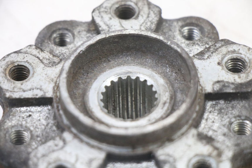 photo de PIASTA KOŁA TYLNEGO PEUGEOT SPEEDFIGHT 3 LC 2T 50 (2009 - 2015) - Zoom stanu zużycia