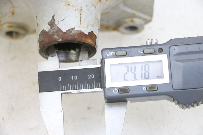 photo de PIASTA KOŁA TYLNEGO HYTRACK S 150 (2003 - 2011) - Szczegół części